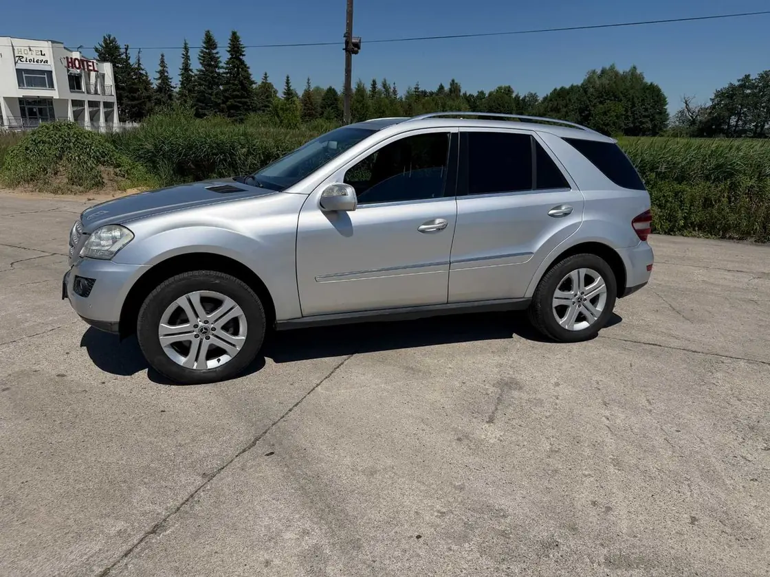 Mercedes ML 300 CDI — auto z placu Komisu Prusice