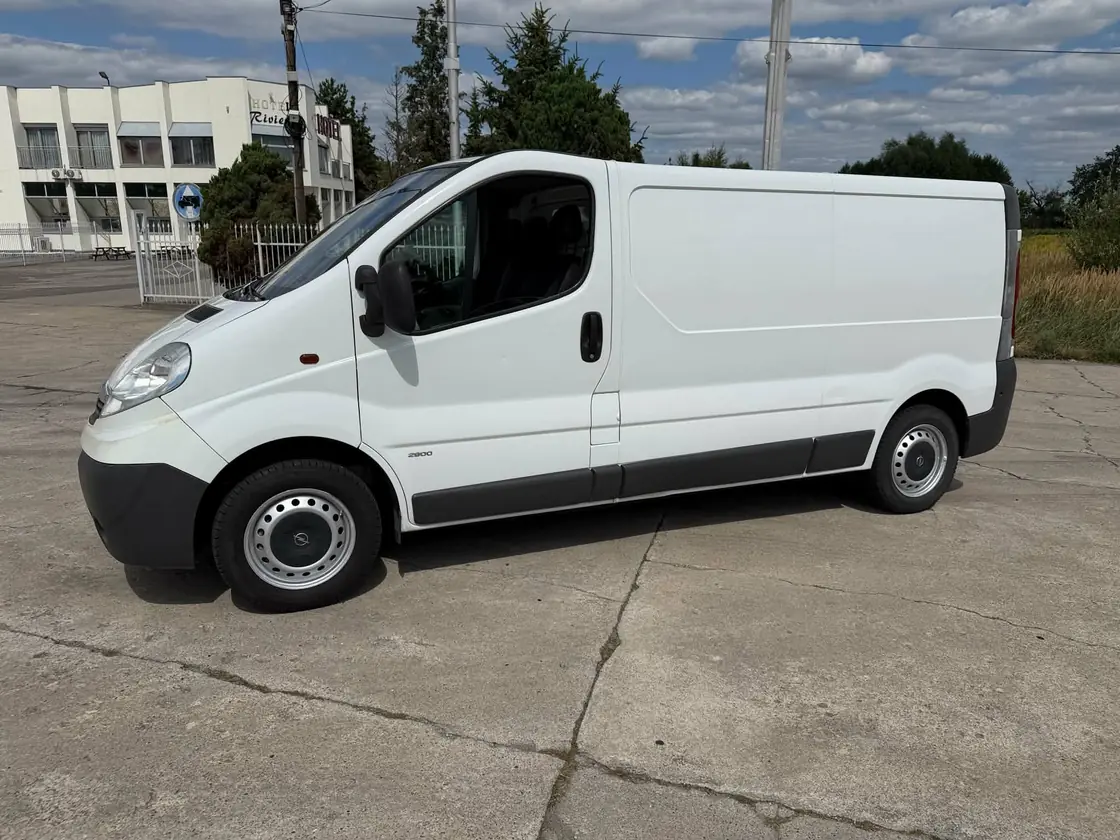 Opel Vivaro — auto z placu Komisu Prusice